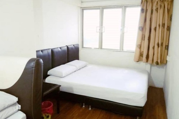 Room 12 of 63