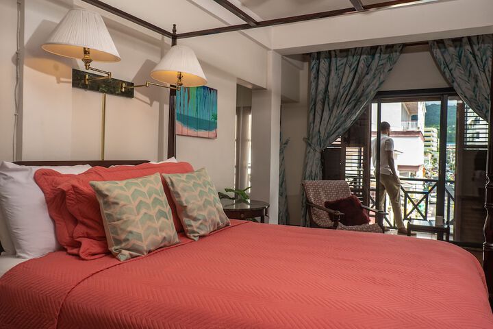 Room 8 of 27