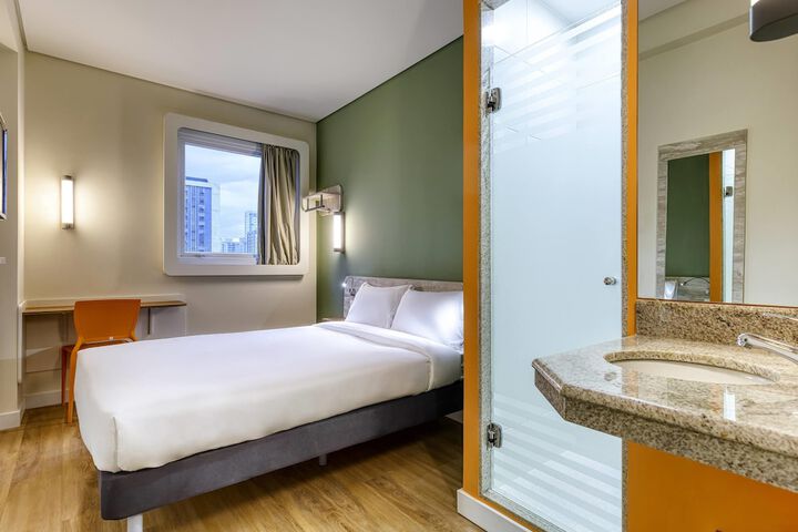 Room 7 of 43