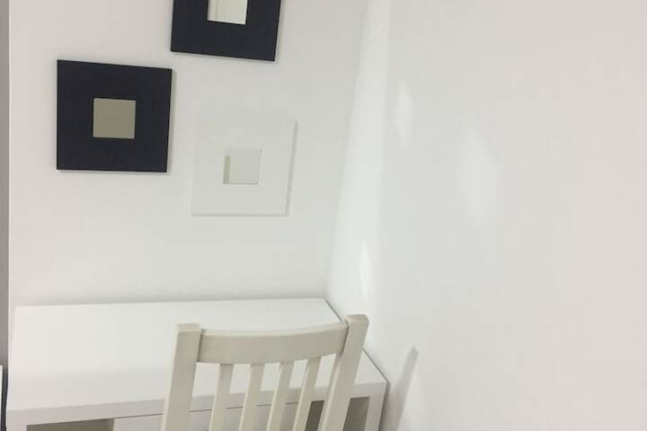 Room 26 of 79