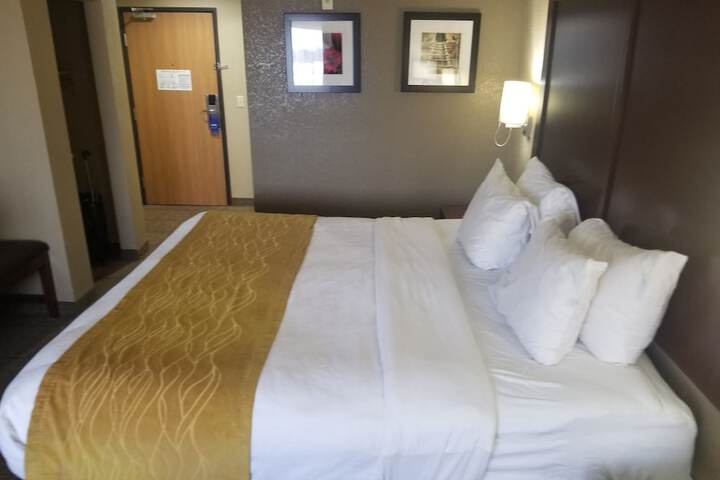 Room 28 of 47