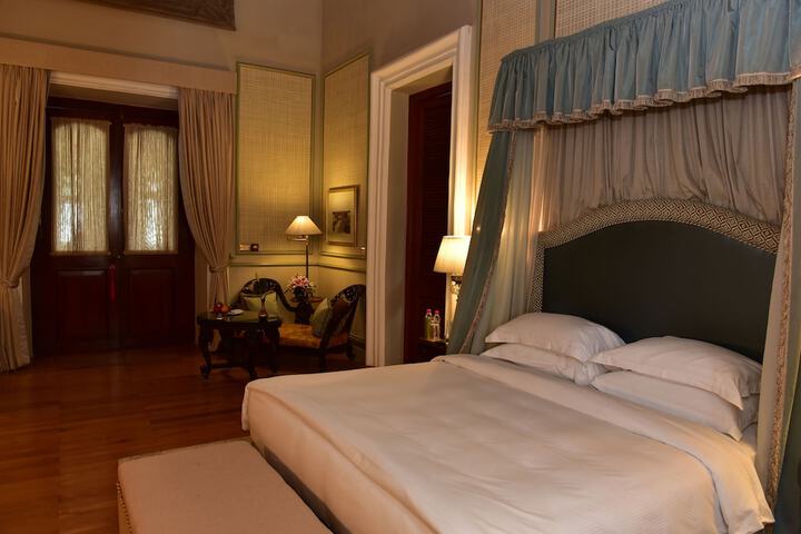 Room 10 of 53