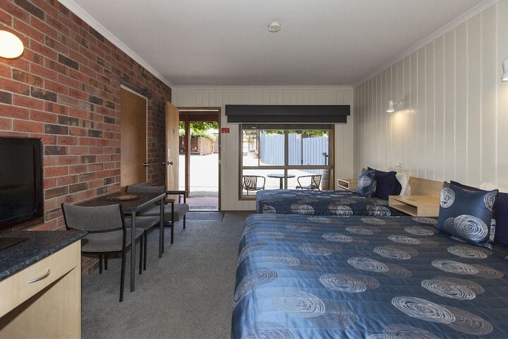 Room 9 of 37