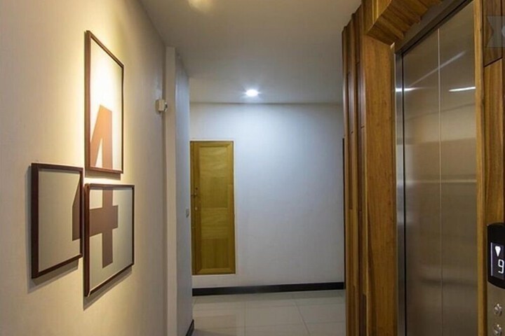 Ballroom/Hall 33 of 36