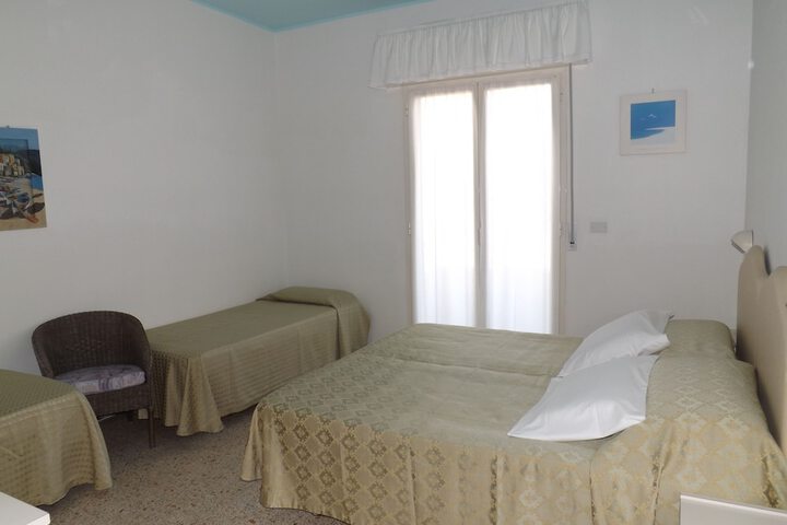 Room 4 of 43