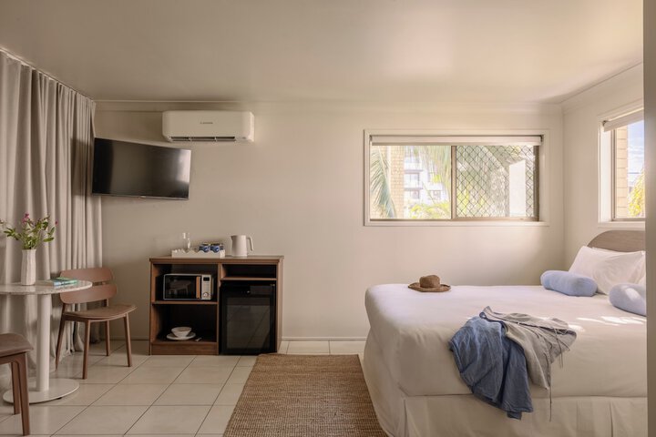 Room 2 of 18