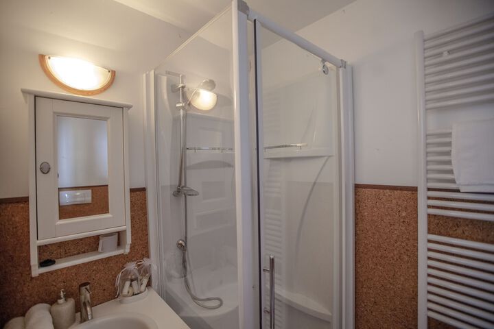 Room 120 of 158