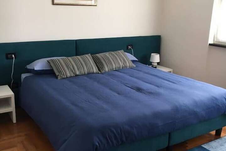 Room 9 of 18