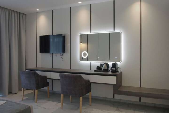 Room 11 of 28