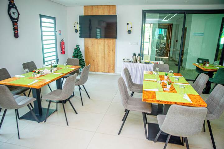 Dining 72 of 85