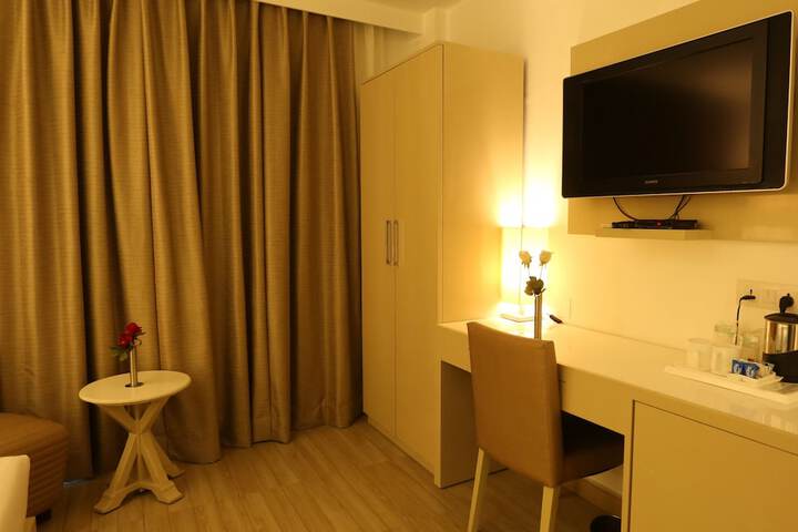 Room 10 of 37