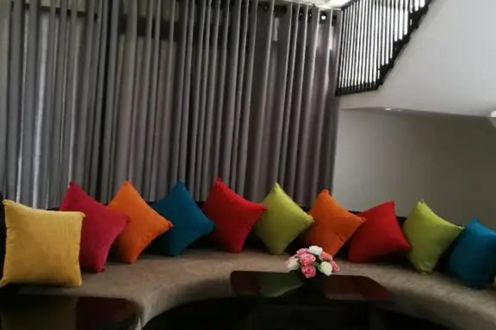 Room 5 of 15