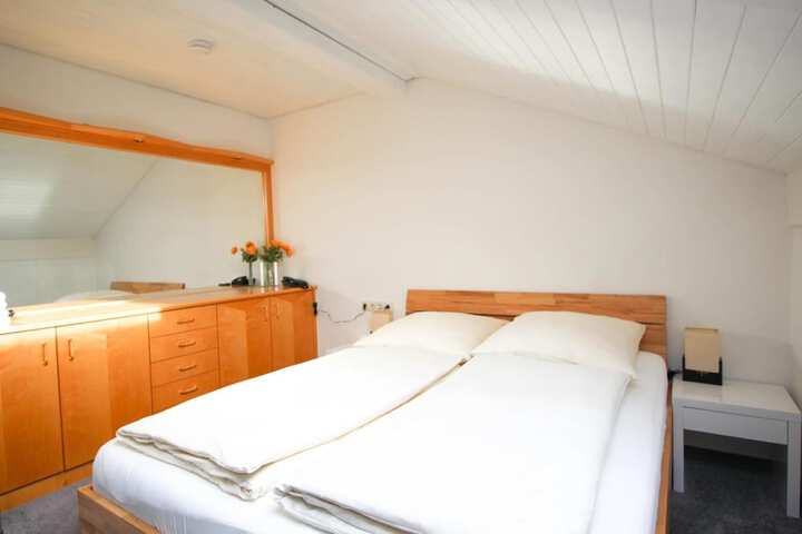 Room 16 of 64