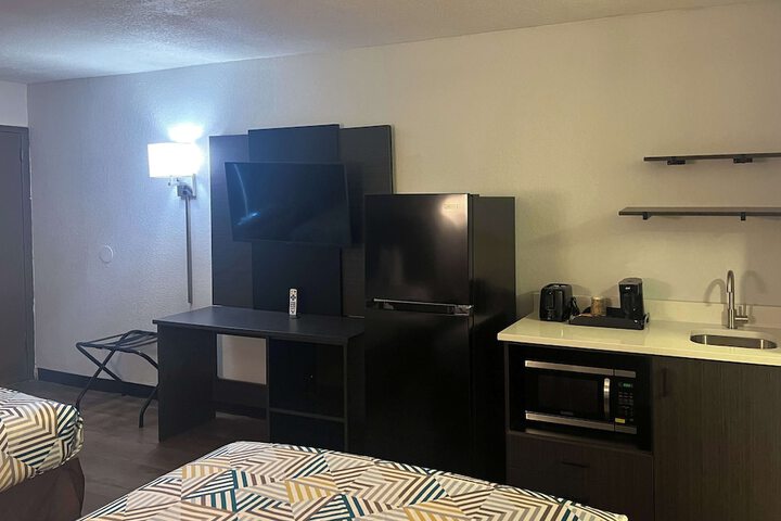 Room 6 of 14