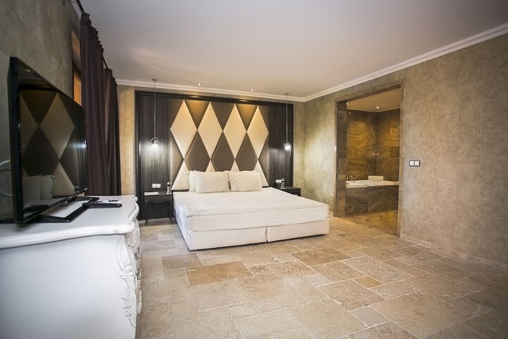 Room 16 of 116