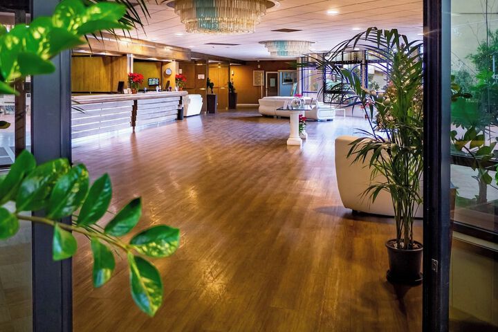 Guest Lobby