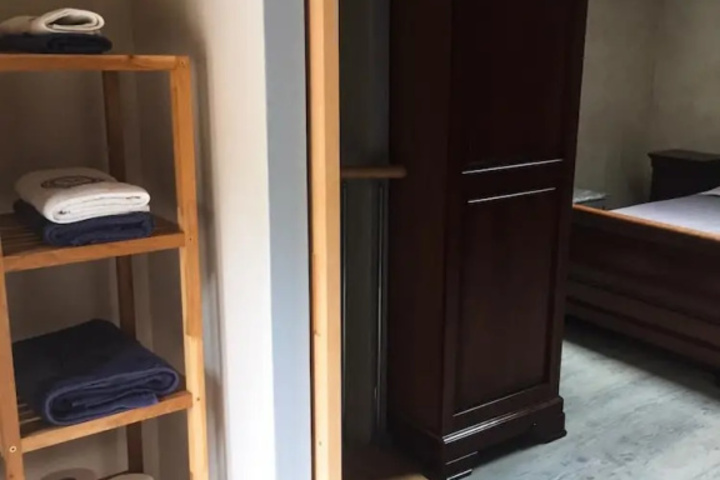 Room 6 of 17