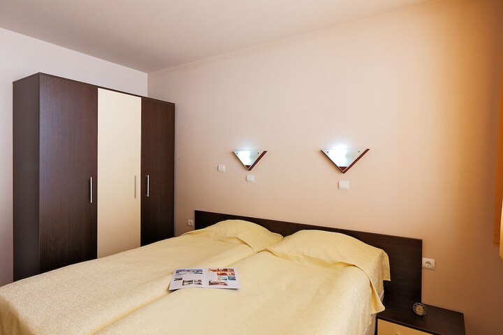 Room 5 of 94