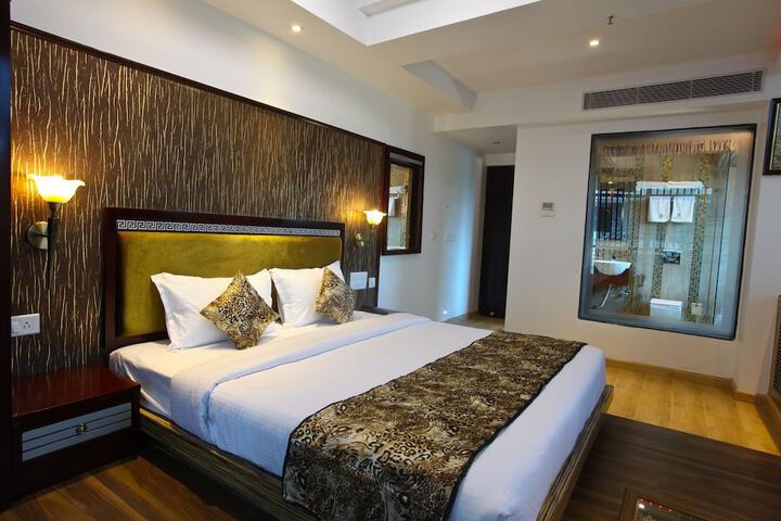 Room 5 of 14