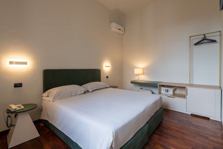 Room 26 of 47