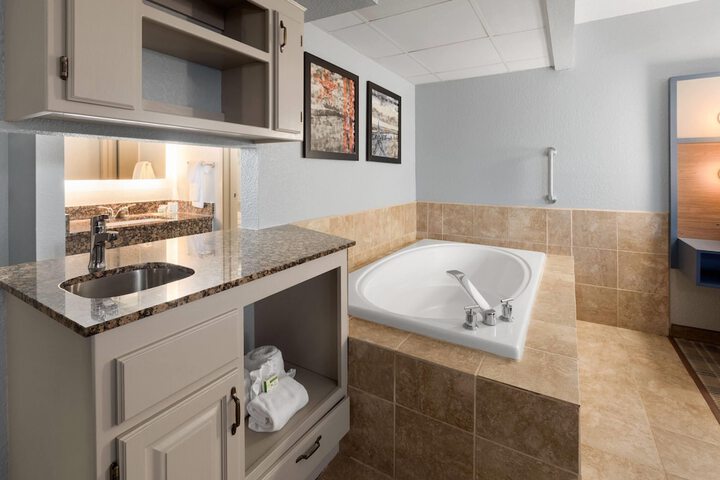 Jetted tub