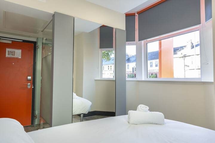 Room 18 of 38