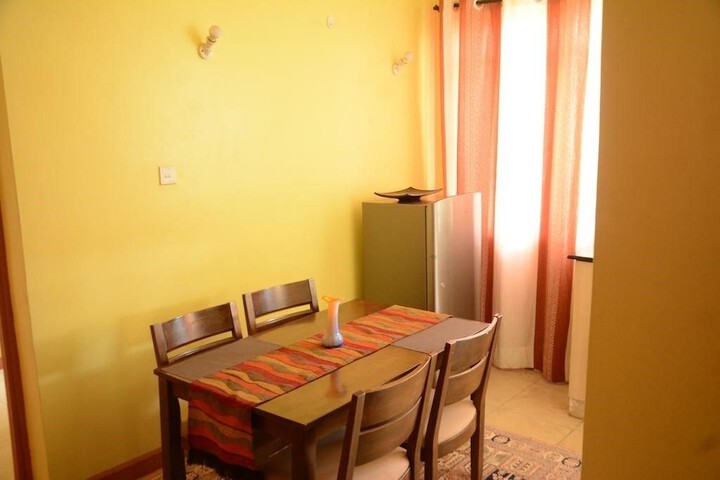 Room 5 of 8