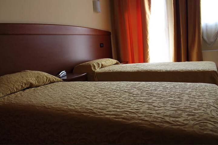 Room 4 of 12