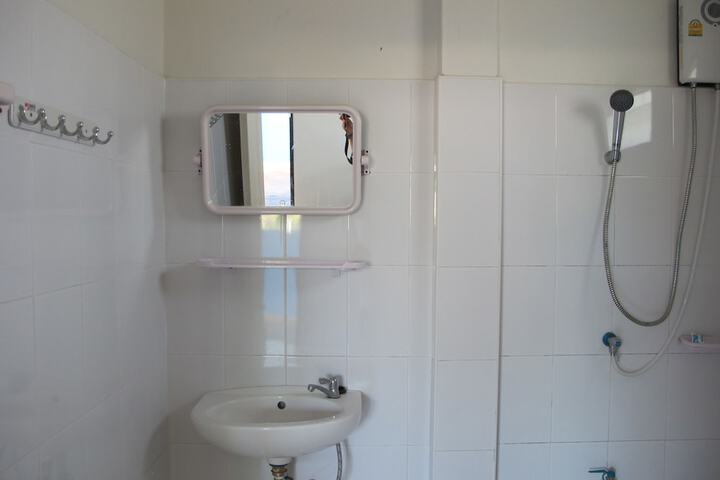 Room 21 of 38