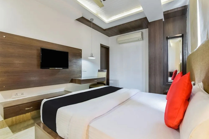 Room 5 of 16