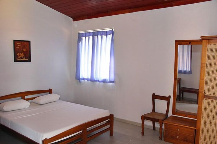 Room 12 of 43