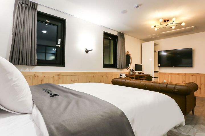 Room 45 of 165