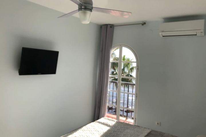 Room 8 of 43
