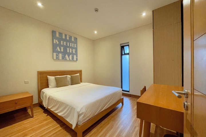 Room 44 of 183