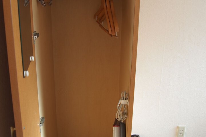 Room 6 of 99