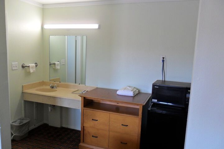 Bathroom sink