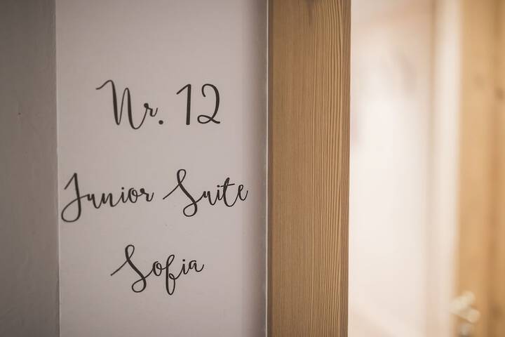 Room 82 of 214