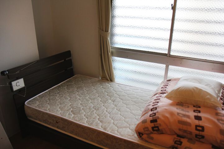 Room 10 of 68