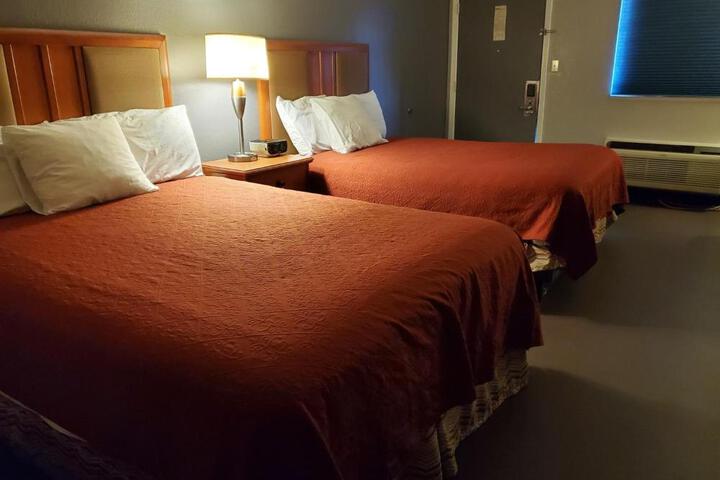 2 Double Beds (6 of 13)