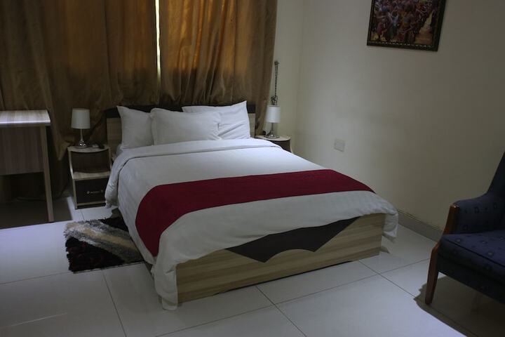 Room 12 of 37