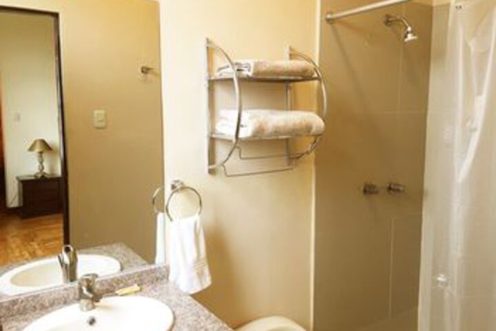 Room 4 of 32