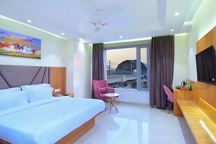 Room 12 of 24