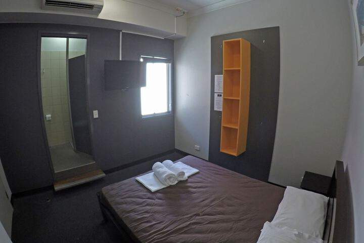 Room 7 of 32
