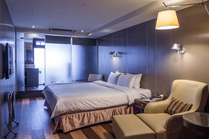 Room 8 of 53