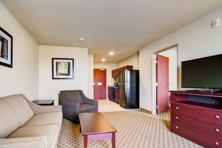 Suite Accessible King Size Bed (2 of 9)