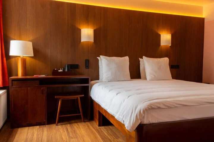 Room 54 of 71