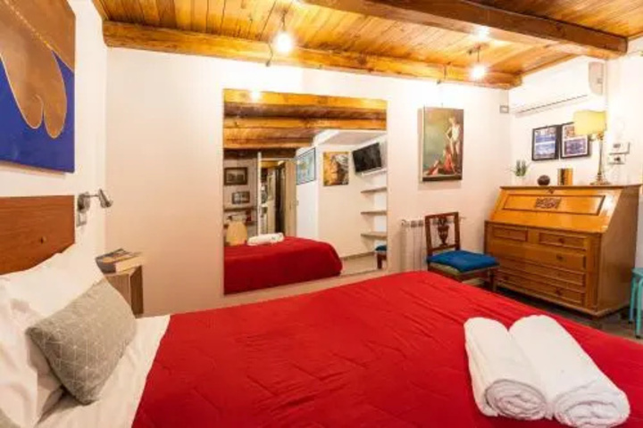 Room 4 of 11