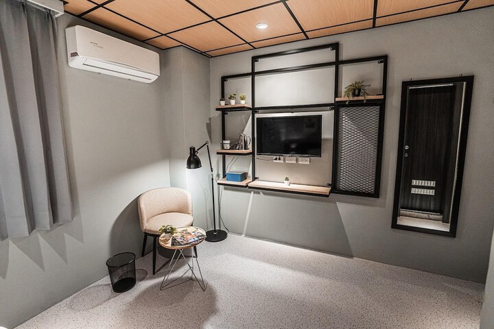 Room 27 of 42