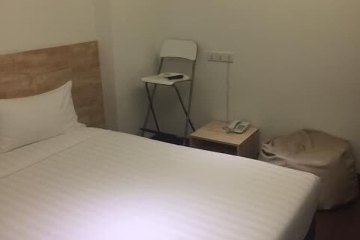 Room 27 of 53