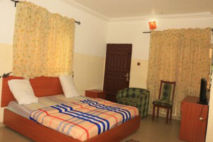 Room 12 of 14